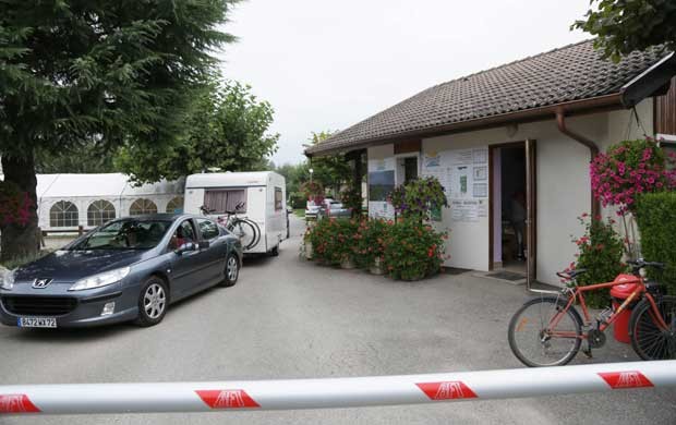 Entrada da área de acampamento em Saint Jorioz, perto de Annecy (Foto: AP)