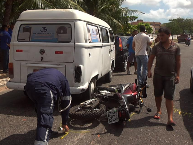 G Motorista Perde Controle Do Carro E Bate Em Poste Em Fortaleza