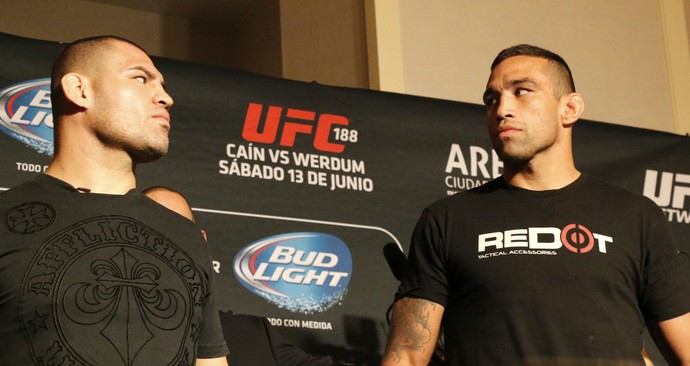 Cain Velásquez Fabricio Werdum UFC 188 encarada (Foto: Evelyn Rodrigues)