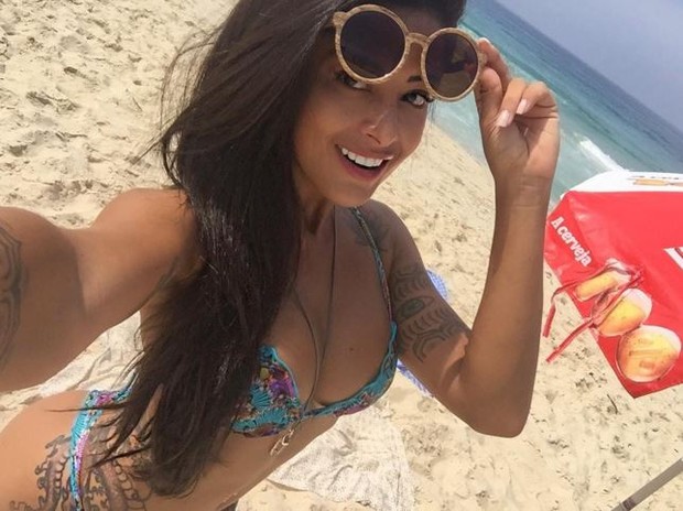 Aline riscado decote cleavage slowmotion best adult free photo