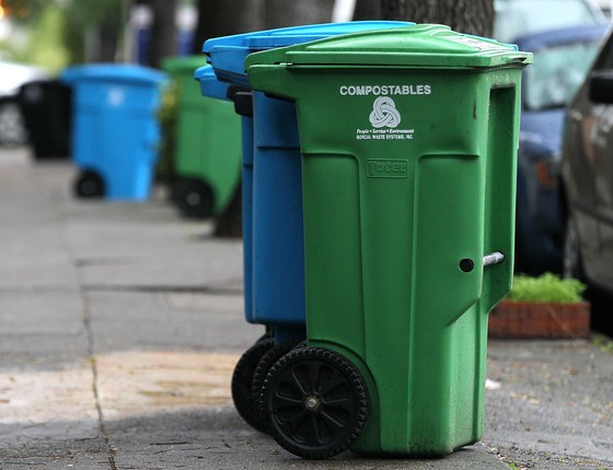 Lixeira para compostáveis e recicláveis em São Francisco, Califórnia, nos Estados Unidos (Foto: Justin Sullivan/Getty Images)