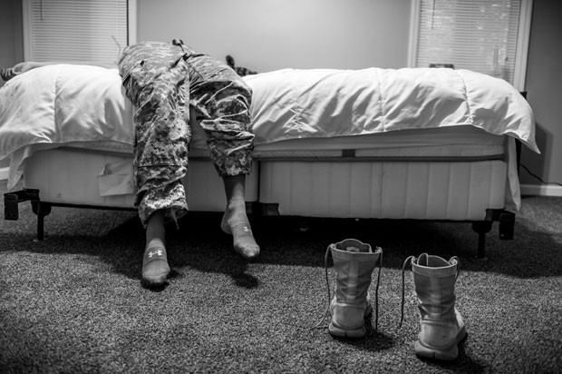 Série que mostra histórias de mulheres que foram vítimas de estupro ou violência sexual durante o serviço militar nos EUA levou o 1º lugar na categoria 'Projetos de Longo Prazo' (Foto: Mary F. Calvert/World Press Photo 2016)