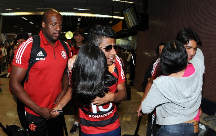 Chegada do Flamengo ao aeroporto (Foto: Andre Durão)