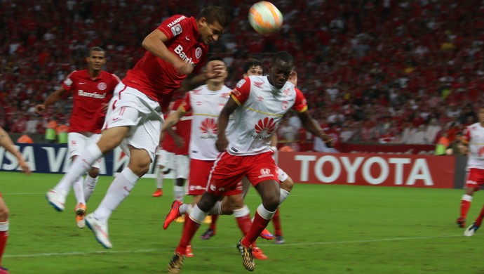 Rafael Moura e o gol da classificação  (Foto: Diego Guichard)