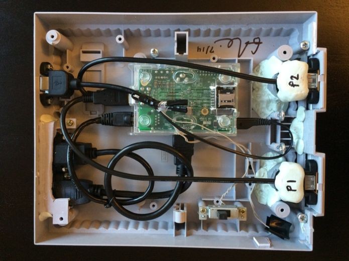 Interior do protótipo do Pi Gamer, com design do SNES (Foto: Reprodução/Kickstarter)