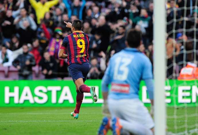 Alexis Sanchez comemora, Barcelona x Elche (Foto: AFP)