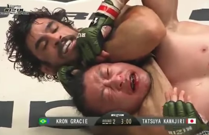 Kron Gracie finaliza Tatsuya Kawajiri no segundo round pelo Rizin 4 (Foto: reprodução/Youtube)