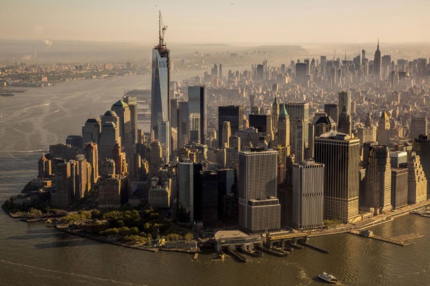 Vista de Manhattan com a antena instalada no One World Trade Center  (Foto: Reuters/Gary He/Insider Images/Handout )