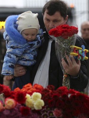 Análise de caixas-pretas de avião que caiu no Egito começa hoje (Peter Kovalev/ Reuters)