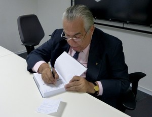 Eurico Miranda Livro (Foto: Vicente Seda)