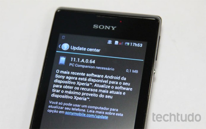 Mensagem de atualização na tela do Xperia E Dual (Foto: Isadora Díaz/TechTudo) Mensagem de atualização na tela do Xperia E Dual (Foto: Isadora Díaz/TechTudo)