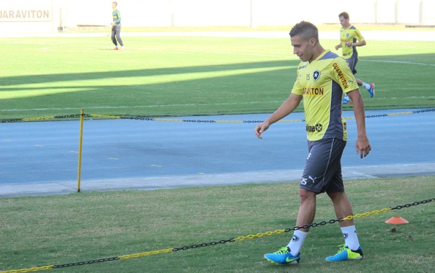 Gabriel treino Botafogo (Foto: Bernardo Eyng)