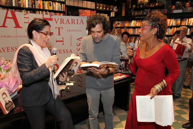 Lançamento do livro de Elisa Lucinda  (Foto: Anderson Borde/AgNews)