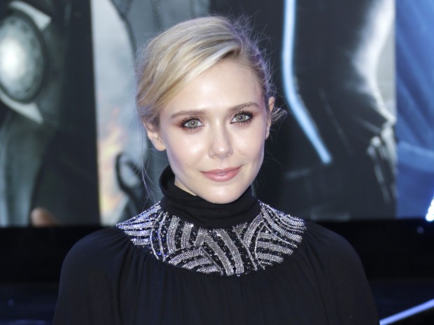 Elizabeth Olsen na première de 'Vingadores: Era de Ultron' em Londres nesta terça-feira (21) (Foto: Joel Ryan/Invision/AP)