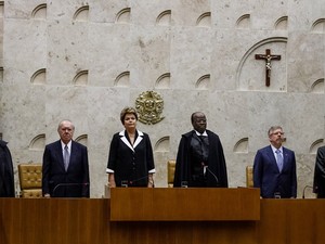 Presidenta Dilma Rousseff durante posse do Presidente e do Vice-Presidente do STF, ministros Joaquim Barbosa e Ricardo Lewandowski no Supremo Tribunal Federal (Foto: Roberto Stuckert Filho/PR)