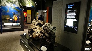 O Museu de História Natural em Washington tem um grande acervo de meteoritos (Foto: BBC) O Museu de História Natural em Washington tem um grande acervo de meteoritos (Foto: BBC)