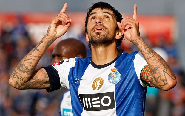 lucho gonzalez porto gol paços de ferreira (Foto: Agência Reuters)