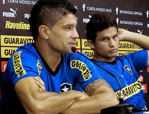 Renato e Elkeson na coletiva do Botafogo (Foto: André Casado / Globoesporte.com) Renato e Elkeson na coletiva do Botafogo (Foto: André Casado / Globoesporte.com)