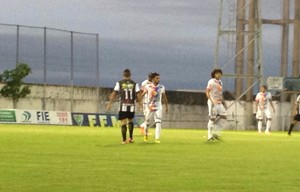 Lance entre Corumbaense e Serc no estádio Arthur Marinho (Foto: Hugo Crippa/TV Morena)