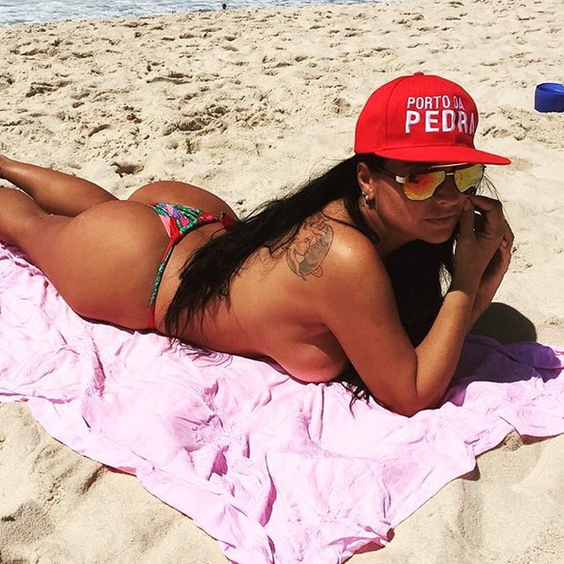 Solange Gomes de topless (Foto: Instagram/Reprodução)