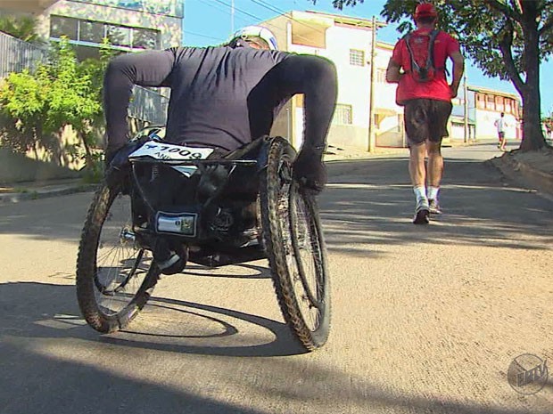 Corredores e cadeirantes disputam juntos a Ultramaratona Brasil (Foto: Reprodução EPTV)