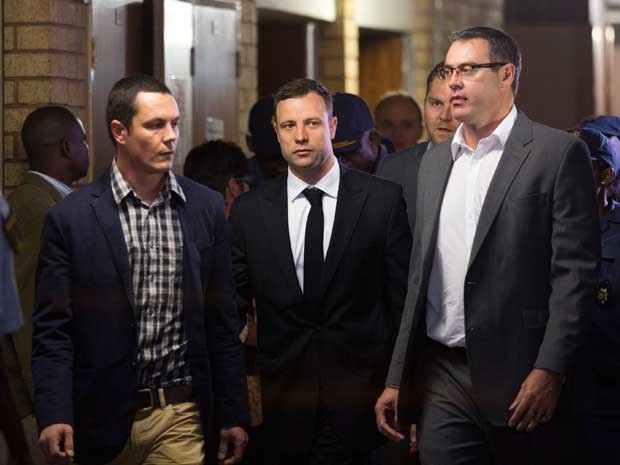 Pistorius começa a conhecer nesta quinta-feira (11) o veredito de seu julgamento pela morte, a tiros de sua namorada. (Foto: Rogan Ward / Reuters) Pistorius começa a conhecer nesta quinta-feira (11) o veredito de seu julgamento pela morte, a tiros de sua namorada. (Foto: Rogan Ward / Reuters)