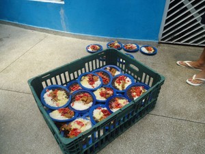 Comida de adolescentes internos são servidos no chão, diz CEDH-PB (Foto: Divulgação/MPF-PB) Comida de adolescentes internos são servidos no chão, diz CEDH-PB (Foto: Divulgação/MPF-PB)