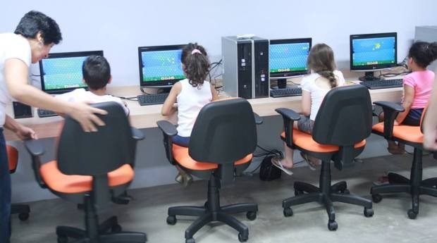 Com programação fácil, plataforma de jogos ajuda adolescentes a faturar  milhões. - CBSI