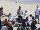 Irmão de Paul Walker filma cenas de 'Velozes e Furiosos' na praia