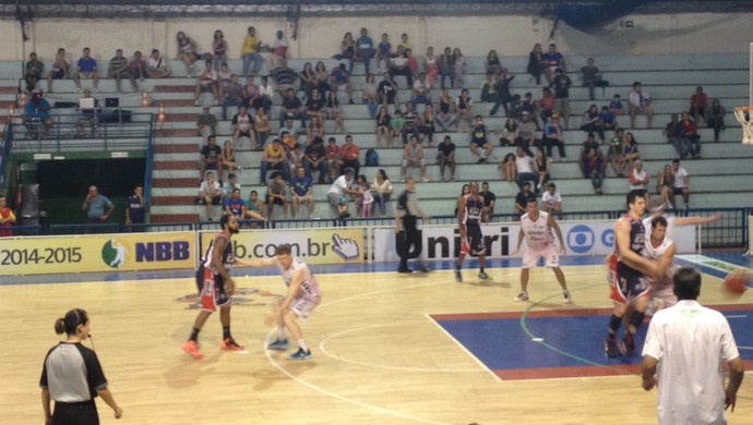 Uberlândia Limeira Basquete NBB (Foto: Gullit Castro)
