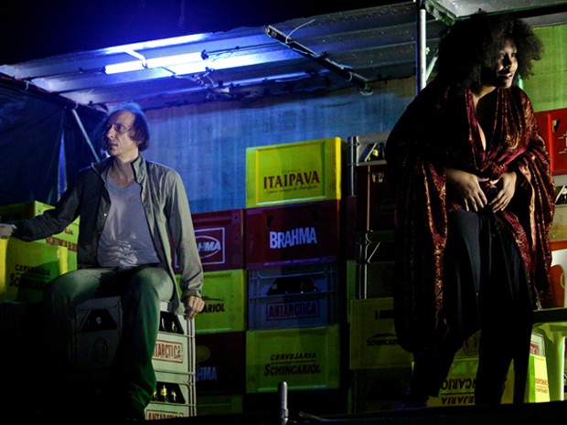 Montagem 'O Filho', do Teatro da Vertigem é baseada numa obra de Kafka (Foto: Divulgação/Ligia Jardim) Montagem 'O Filho', do Teatro da Vertigem é baseada numa obra de Kafka (Foto: Divulgação/Ligia Jardim)