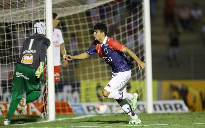 Fernando Viana Paraná Boa Esporte (Foto: Giuliano Gomes/PRPRESS)