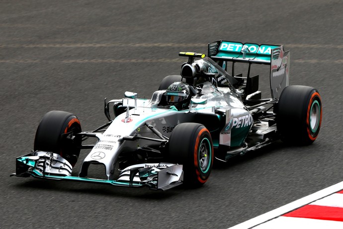 Nico Rosberg, da Mercedes, em açao no 1º treino livre para o GP do Japão (Foto: Getty Images)