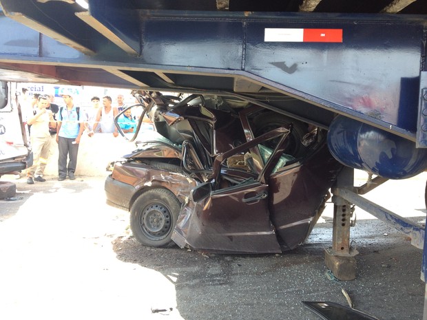 Motorista e carona morreram em acidente. (Foto: Leandro Tedesco/ G1ES)