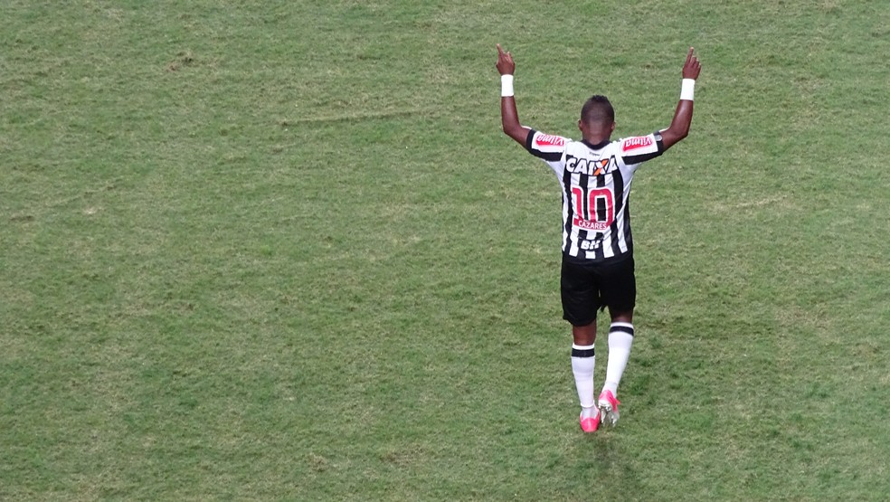 Cazares foi o destaque do jogo no Independência (Foto: Rafael Araújo)