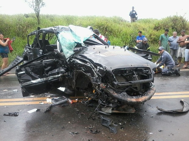 G1 - Acidente Na BR-365 Causa Morte E Deixa Feridos No Alto Paranaíba ...