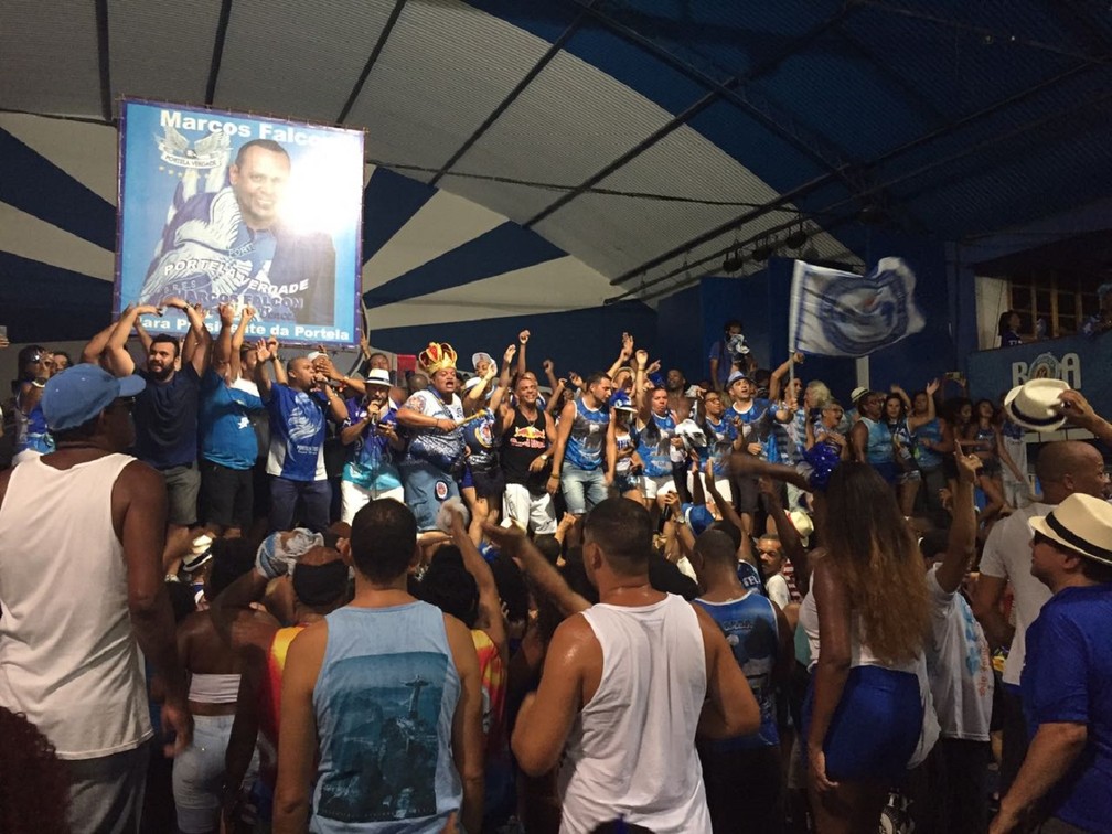 Comemoração da Portela na quadra da escola (Foto: Bruno Albernaz / G1)