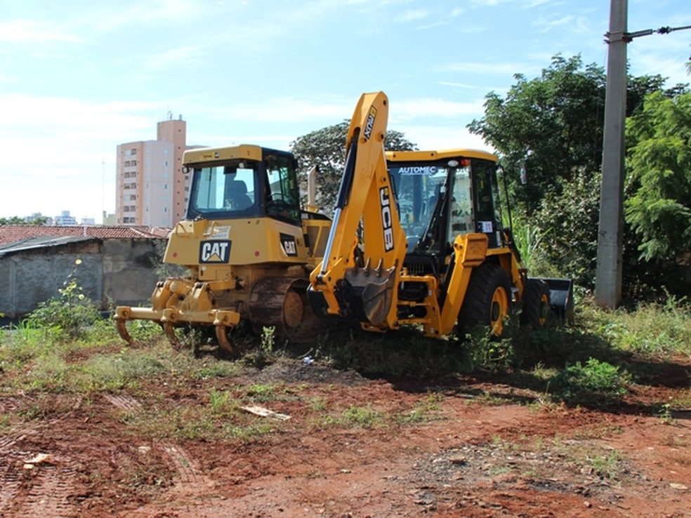 Máquinas fazem trabalho no canteiro de obras do BRT, em Campinas (Foto: Divulgação / Emdec)