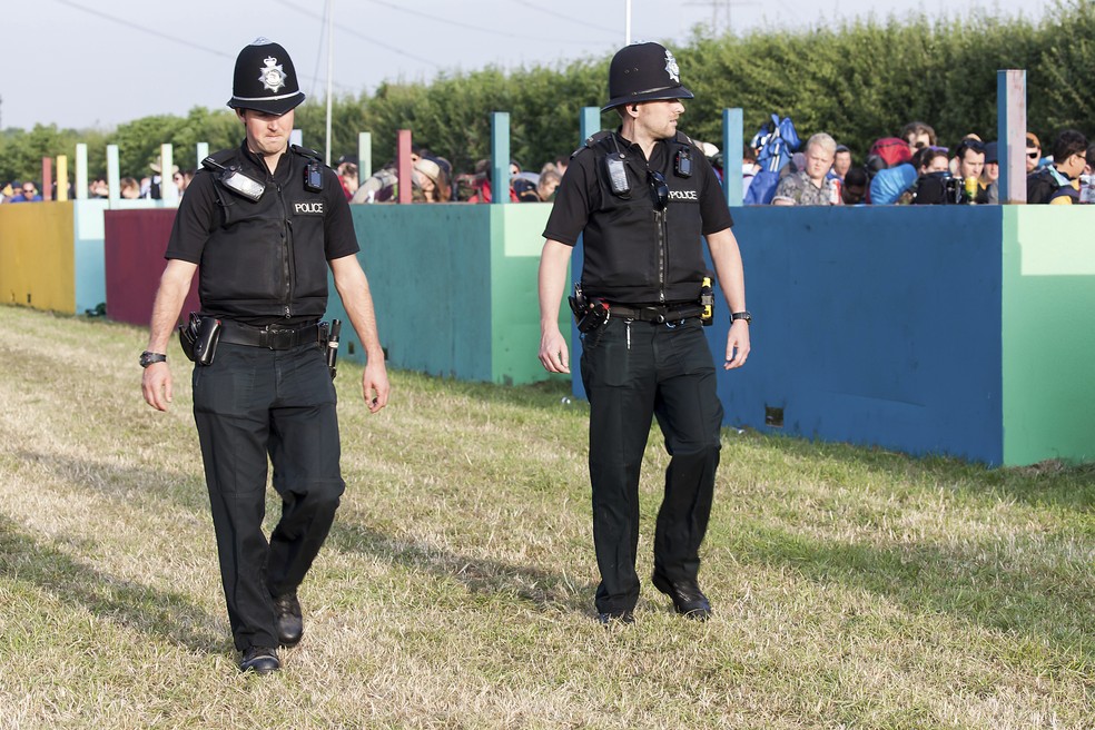 Polícia patrulha primeiro dia do festival  (Foto: Grant Pollard/Invision/AP)