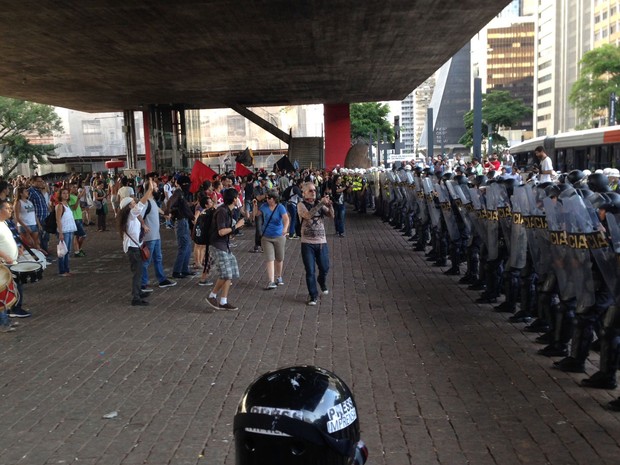 G1 Manifestação Contra Falta Dágua Tem Tumulto Na Avenida Paulista Notícias Em São Paulo