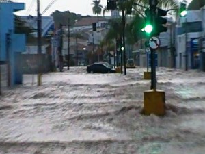 G Chuva Forte Provoca Alagamentos E Derruba Rvores Em Rio Claro Sp