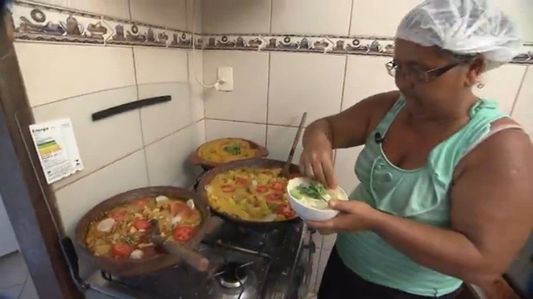 Cozinheira e marisqueira, Iracema de Oliveira ensina passo a passo de receita (Foto: Divulgação)