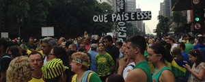 Em SP, manifestantes se reúnem 
na Av. Paulista em frente ao Masp (Letícia Macedo/G1)