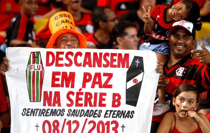 torcida gozação Flamengo contra Cruzeiro brincadeiras (Foto: Márcio Alves / Agência O Globo)
