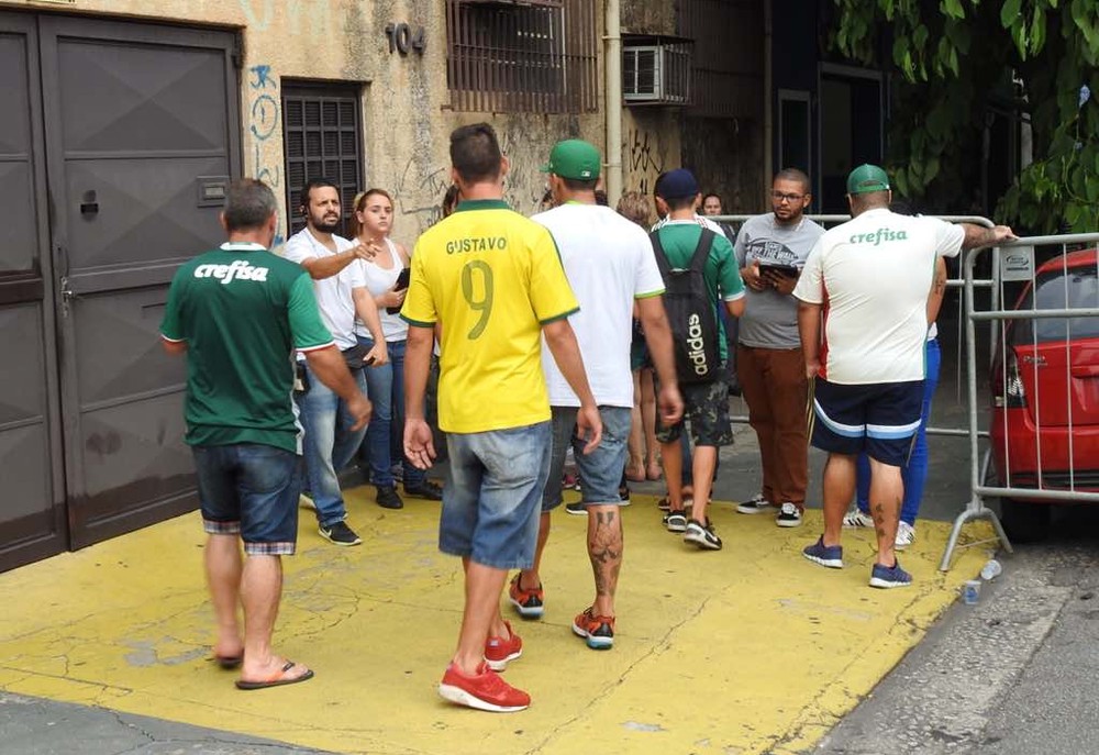  Em abaixo-assinado, palmeirenses pedem que clube não 'financie' cerco à arena