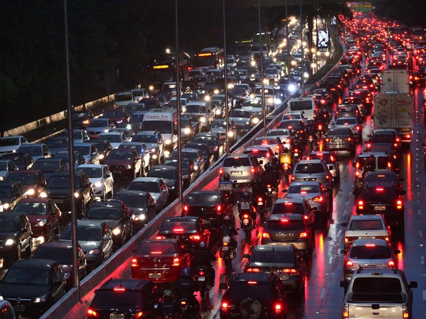  Trnsito na Avenida 23 de Maio, prximo ao Viaduto Santa Generosa, em So Paulo (SP), nesta sexta-feira (23) (Foto: Renato S. Cerqueira/Futura Press/Estado Contedo)