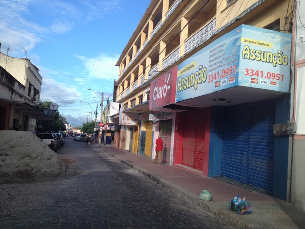 Boatos fecham lojas do Centro de Maranguape (Foto: Colaboração/Arquivo Pessoal)