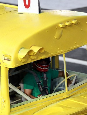Miguel Paludo Nascar corrida de ônibus escolares (Foto: Divulgação)