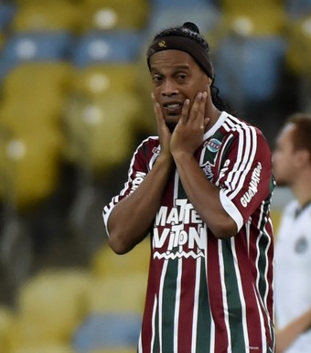 Ronaldinho completa 40 anos neste sábado; relembre passagens e