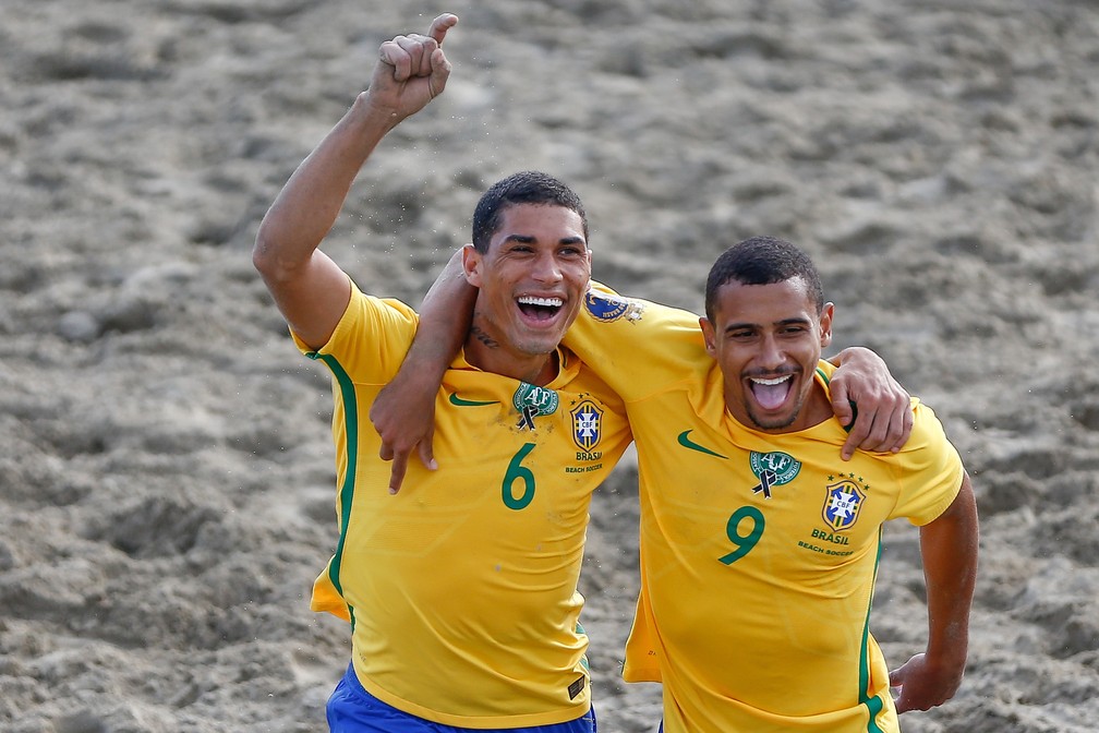 Grupo de 16 jogadores se apresenta no dia 3 na praia de Copacabana  (Foto: Marcello Zambrana)